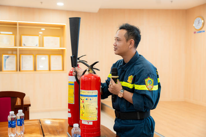 Trang bị kỹ năng ứng phó với hỏa hoạn: HUTECH tổ chức diễn tập PCCC & CNCH tại Thu Duc Campus 51