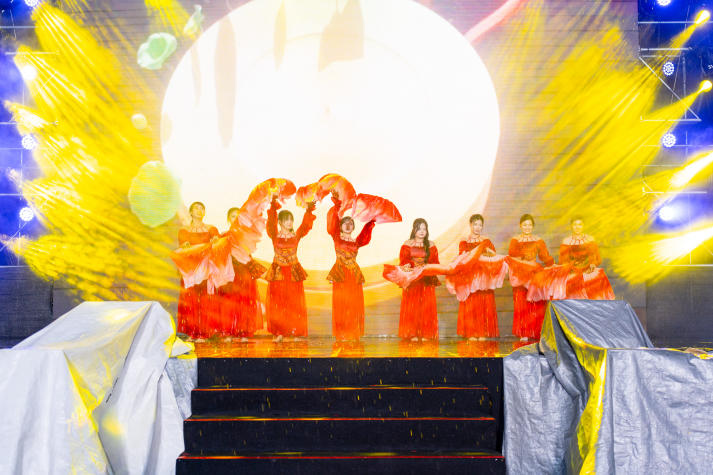 Sinh viên HUTECH thắp sáng niềm tự hào Việt qua chuỗi đồ án nghệ thuật hoành tráng 114