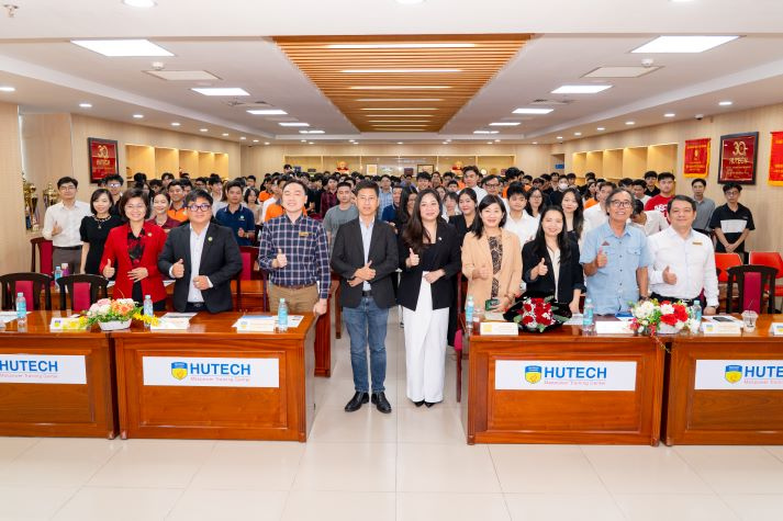 SINH VIÊN TẬP HUẤN KỸ NĂNG CHINH PHỤC NHÀ TUYỂN DỤNG 80