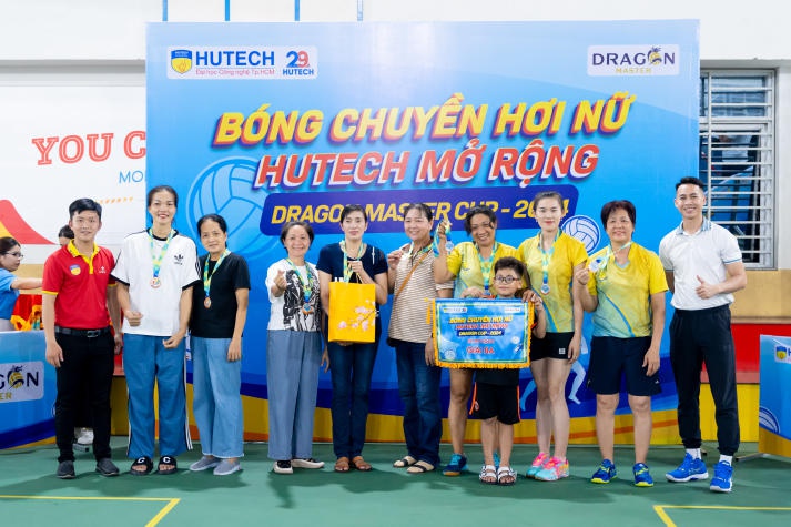 [Video] Đội chủ nhà giành ngôi vô địch Giải Bóng chuyền hơi nữ HUTECH mở rộng năm 2024 - Dragon Master Cup 310