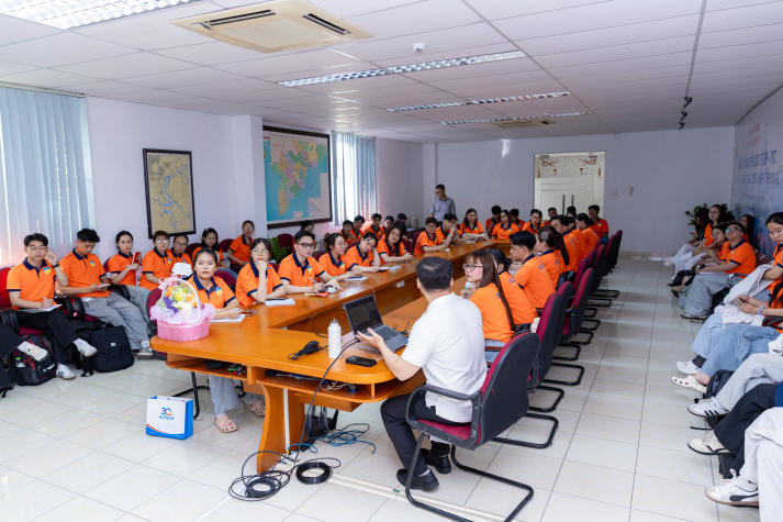 Sinh viên Marketing - Kinh doanh quốc tế tìm hiểu “hậu trường” vận hành tại Cảng Container Quốc tế SP-ITC 10