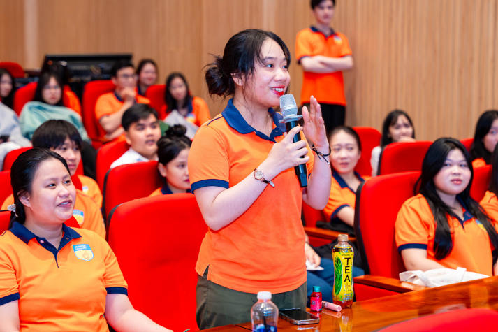 Sinh viên Khoa Tài chính - Thương mại khám phá AI trong đầu tư hiện đại cùng chuyên gia Vietcombank 87