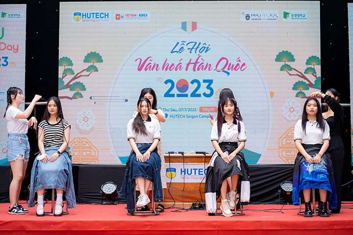 Sinh viên rủ nhau “vi vu” xứ sở kim chi ngay tại HUTECH trong Lễ hội Văn hóa Hàn Quốc 2023 98