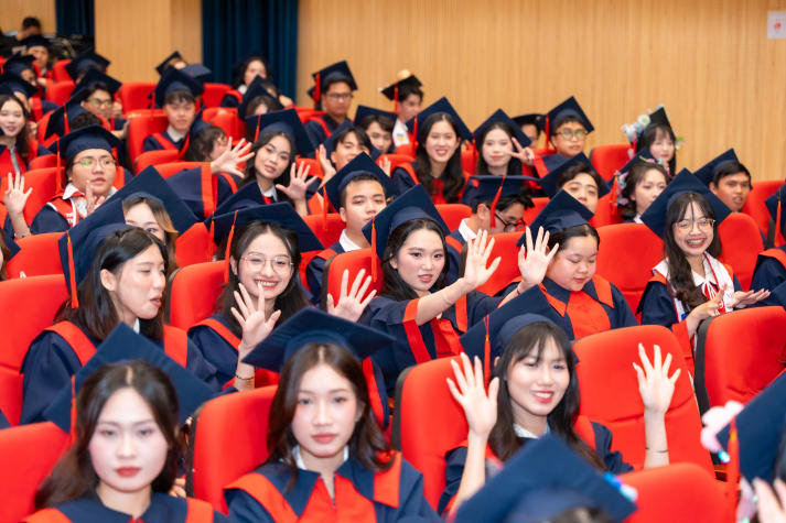 Sinh viên HUTECH đăng ký tham gia Lễ trao bằng tốt nghiệp đợt 04 năm 2025 vào tháng 10 tới đây 232