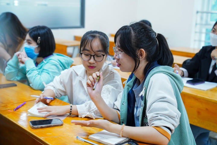 Sinh viên ngành Tâm lý học HUTECH tìm hiểu kỹ thuật sử dụng Metaphor trong tham vấn và trị liệu tâm lý 34