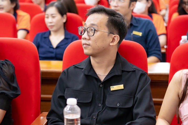 Sôi nổi buổi gặp gỡ, chào đón tân sinh viên Khoa Truyền thông và Thiết kế HUTECH 52