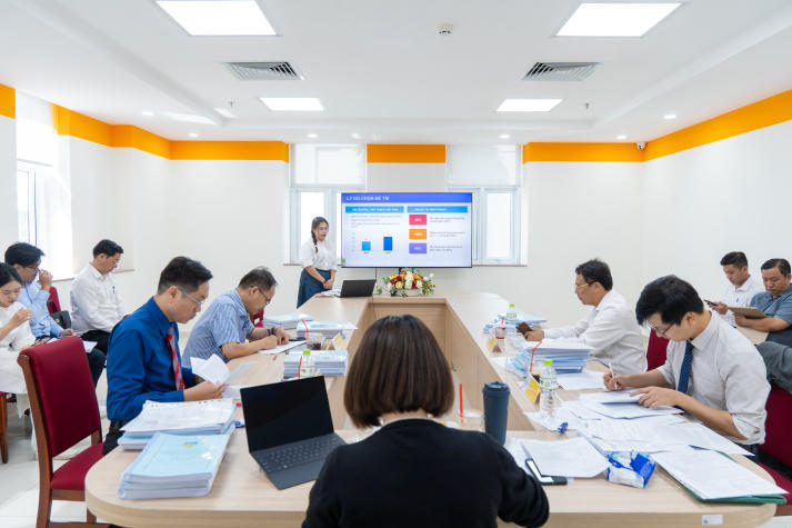 Nhiều lát cắt thực tiễn từ nghiên cứu Quản trị kinh doanh tại buổi bảo vệ luận văn/đề án Thạc sĩ HUTECH 61