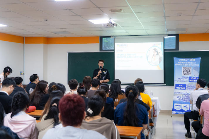Sinh viên Khoa Tiếng Anh khai mở cơ hội nghề nghiệp trong lĩnh vực CSKH và Call Center 60