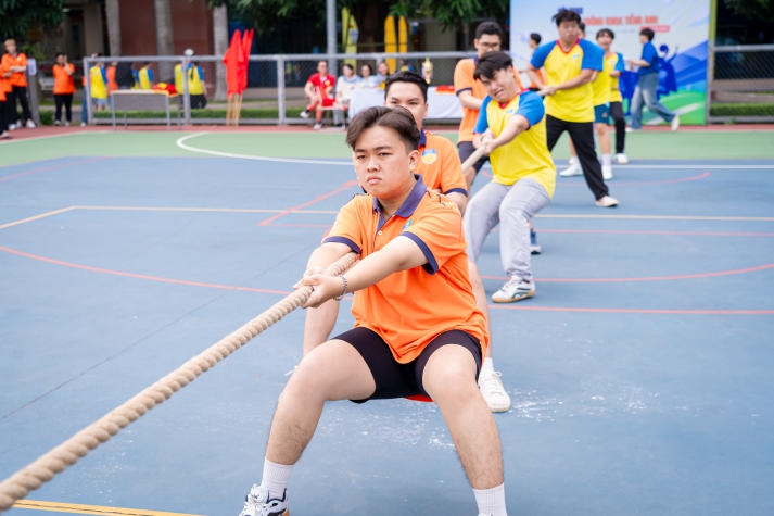 Sôi động Hội thao sinh viên Khoa Tiếng Anh: Rèn luyện thể chất, gắn kết tinh thần 42