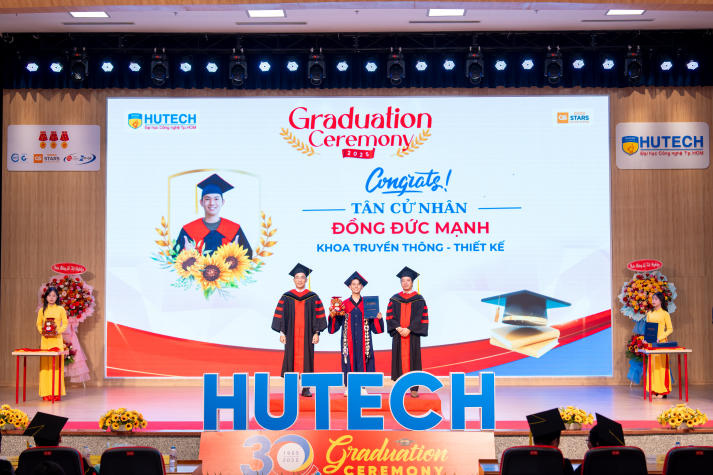 Tự hào khoác áo cử nhân, sinh viên HUTECH viết tiếp hành trình tương lai 98