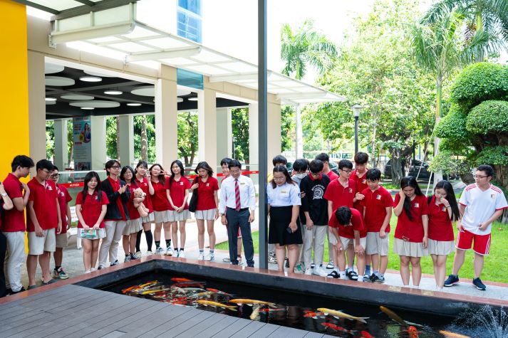 Học sinh Royal School khám phá môi trường đại học và trải nghiệm phiên tòa giả định tại HUTECH 23