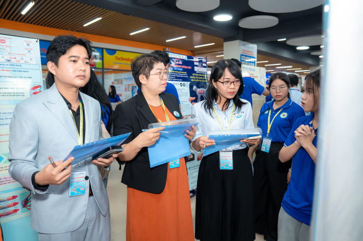 Gần 70 đội thi khởi động sân chơi học thuật sáng tạo “Thiết kế mô hình cơ thể học Thú y” lần IV - năm 2026 93