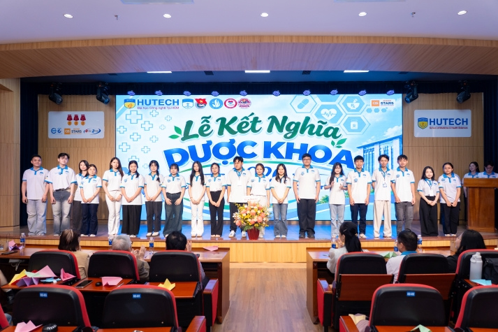 [Video] Lễ kết nghĩa Dược Khoa 2026: Chuyện học, chuyện nghề nối nhịp các thế hệ dược sĩ tương lai 61