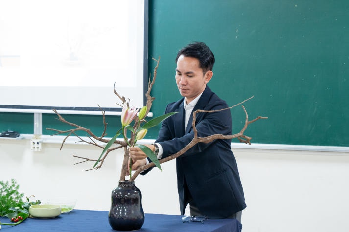 Sinh viên VJIT trải nghiệm nghệ thuật cắm hoa Ikebana 38