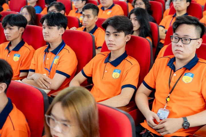 CEO Đỗ Phương Thảo “bẻ khóa” giúp tân sinh viên hiểu rõ bản thân 51