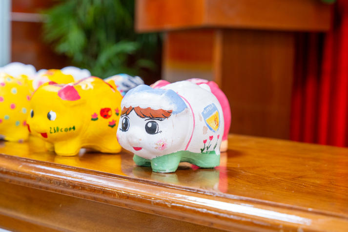 Khoa Tài chính - Thương mại "thu hoạch" heo đất, thu về hơn 11 triệu đồng cho các chiến dịch tình nguyện 17