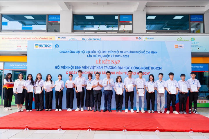 [Video] Rộn ràng Lễ kết nạp Hội viên Hội Sinh viên Việt Nam và Ngày hội chào đón tân sinh viên khóa 2023 tại HUTECH 135