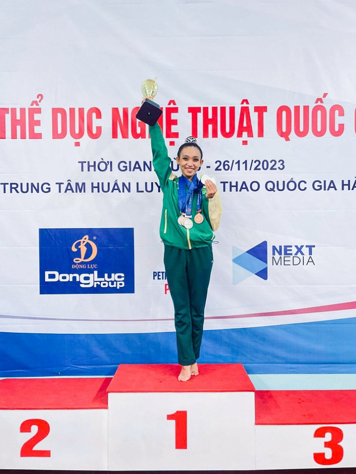 Vẽ thanh xuân rực rỡ với loạt CLB đỉnh chóp tại HUTECH 72