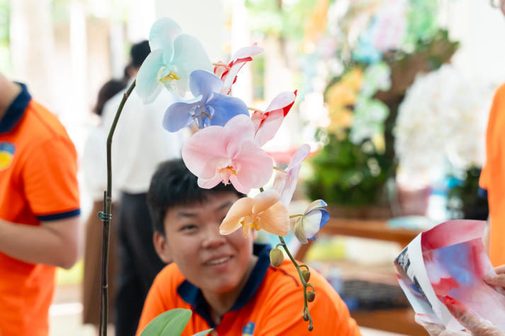 “Khoác áo mới” cho hoa lan: Hành trình sáng tạo của sinh viên Công nghệ sinh học 74