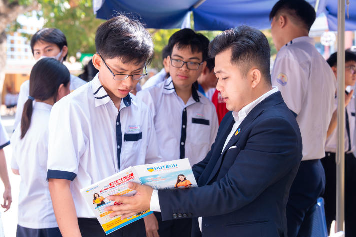 HUTECH Scholarship Tour 2026: Lan tỏa học bổng từ miền Trung đến miền Tây, tiếp sức sĩ tử vững tin chọn ngành 180