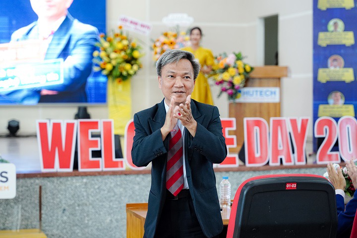 Khoa Công nghệ thông tin HUTECH tưng bừng chào đón tân binh về ngôi nhà chung 32