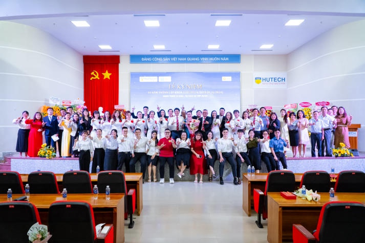 Khoa Luật HUTECH rộn ràng chào đón mốc son 10 năm thành lập 202