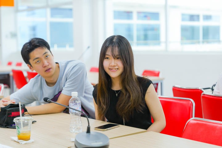 Sinh viên ĐH Hosei tìm hiểu văn hoá giao tiếp Việt Nam cùng sinh viên HUTECH 65