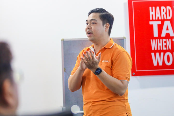 Nhiều kiến thức hữu ích cho sinh viên tại buổi tham quan Guardian 38