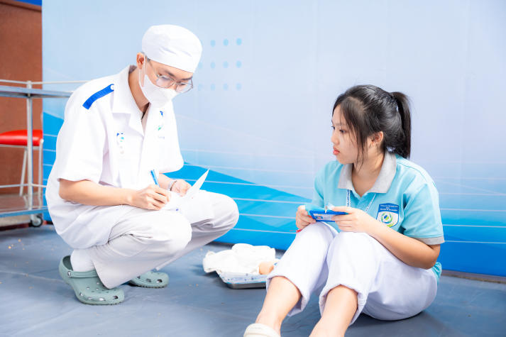 [Video] Sinh viên Khoa Điều dưỡng và Xét nghiệm rèn kỹ năng qua các hoạt động thực chiến 39