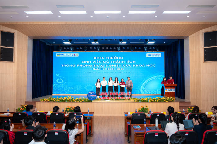 Viện Đào tạo Quốc tế ghi dấu những nỗ lực đáng tự hào tại Lễ tổng kết năm học 2024-2025 46