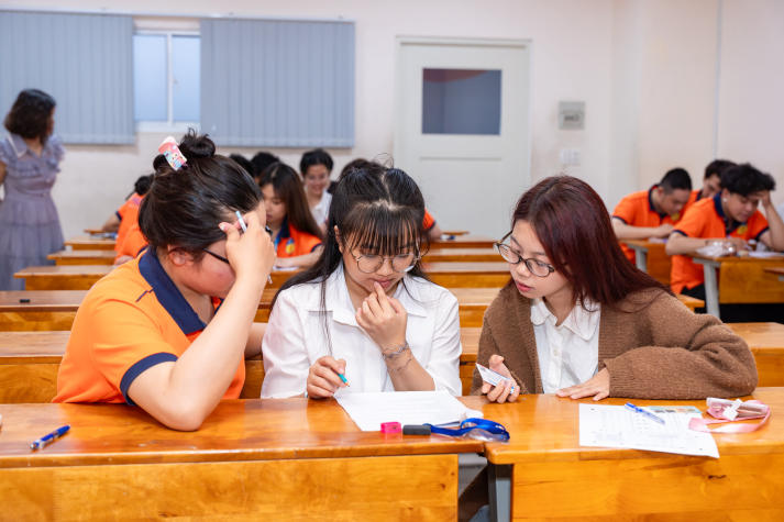 Top 12 đội thi chính thức bước vào vòng Tăng tốc cuộc thi “HUTECH HRM Challenge” 2025 41