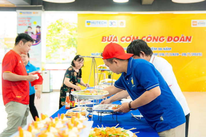 [Video] Sôi động, gắn kết và bùng nổ tại Hội thao Cán bộ - Giảng viên - Nhân viên HUTECH 2025 306