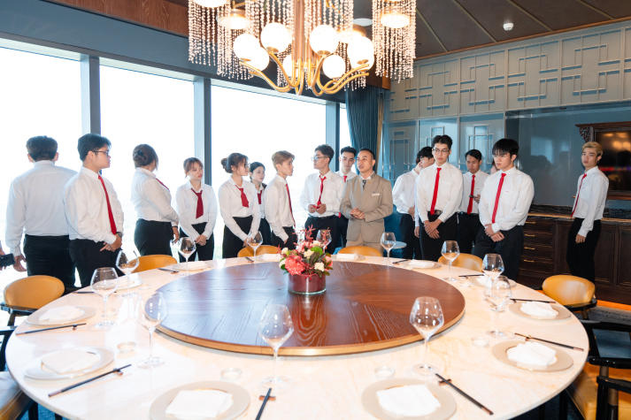 [Video] Không gian 5 sao trở thành lớp học: Sinh viên Quản trị khách sạn trải nghiệm tại Hilton Saigon và Renaissance Saigon 81