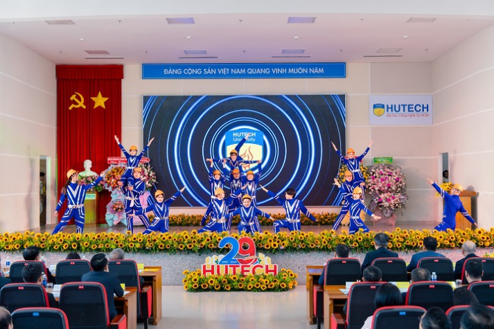 [Video] HUTECH proudly celebrated the 29th establishment anniversary: Steady growth - Prosperous integration 44