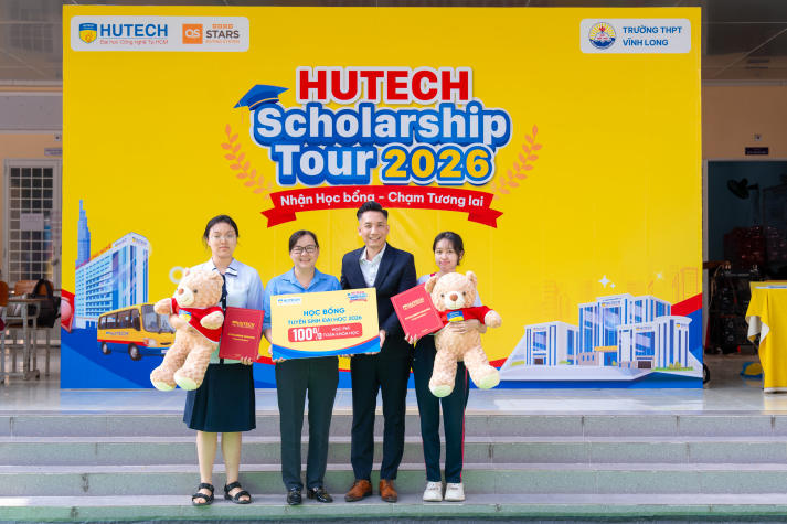 [Video] HUTECH Scholarship Tour 2026 mang mưa học bổng đến THPT Vĩnh Long 19
