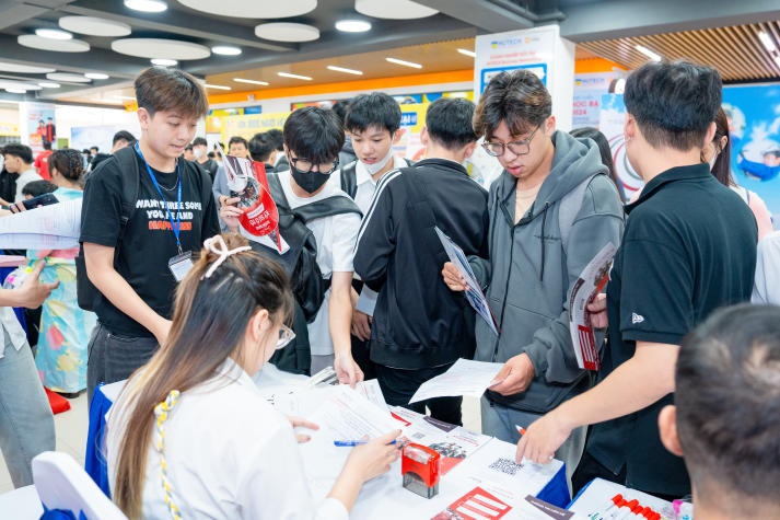 [Video] Sinh viên HUTECH săn hơn 1.500 đầu việc hấp dẫn tại Japan Job Fair 2024 70