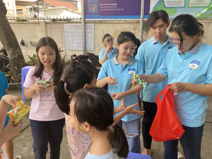 Sinh viên Khoa Điều dưỡng và Xét nghiệm lan tỏa yêu thương qua loạt hoạt động thiện nguyện 167