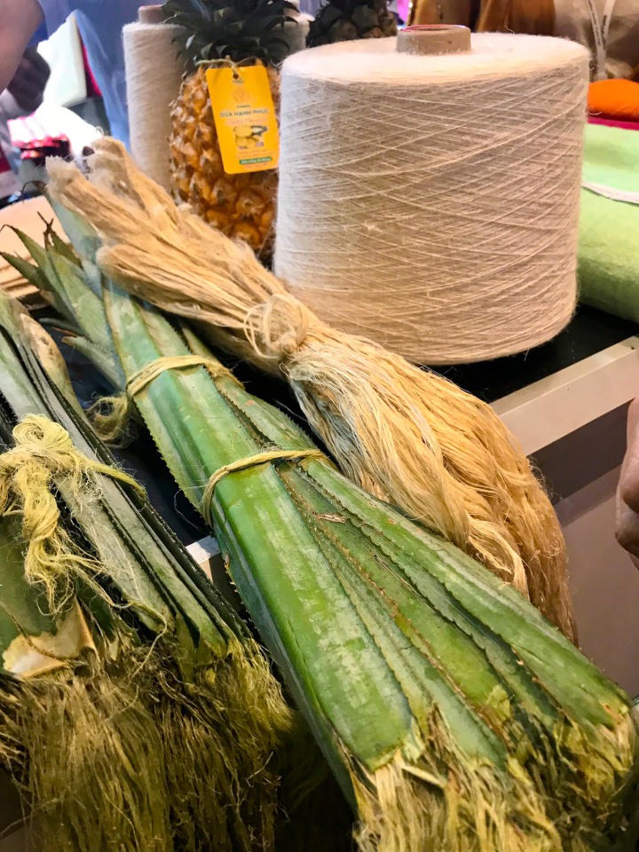 Sinh viên ngành Thiết kế thời trang và Công nghệ dệt, may tham dự triển lãm quốc tế vải cao cấp 32