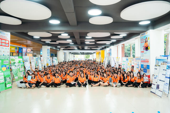 Khi ý tưởng chạm thực tiễn: Sinh viên Khoa Tài chính - Thương mại tỏa sáng tại Trưng bày poster Dự án doanh nghiệp