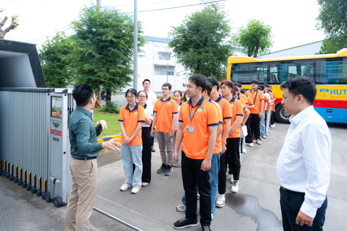 Sinh viên Logistics và quản lý chuỗi cung ứng “giải mã” nghiệp vụ Logistics tại Khu chế xuất Tân Thuận 73