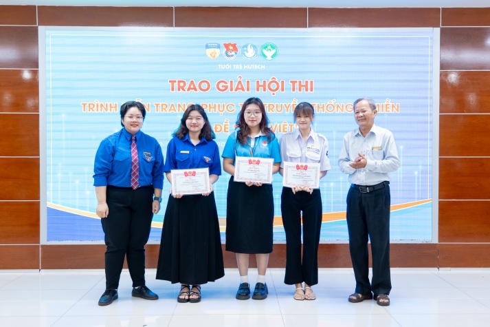 Lễ kết nạp Đoàn Thanh niên Cộng sản Hồ Chí Minh và trao giải các hội thi tại Hội Xuân HUTECH 2024 85