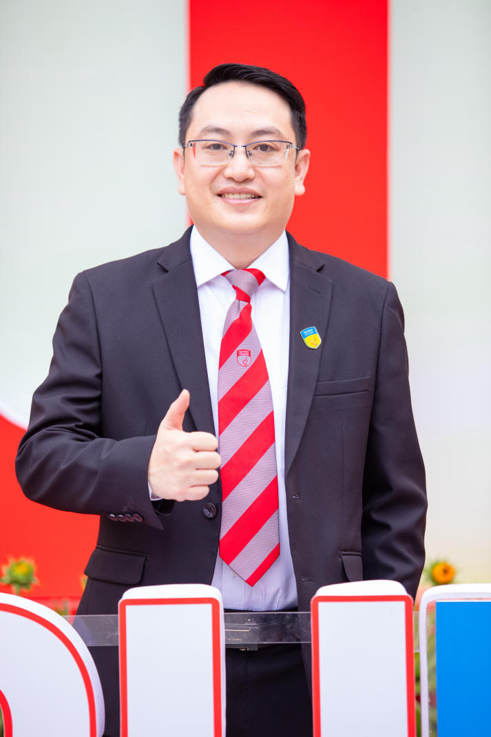 TS. Bùi Văn Thế Vinh - Hành trình bền bỉ với giáo dục, khoa học và hết mình vì sự phát triển bền vững của cộng đồng 10