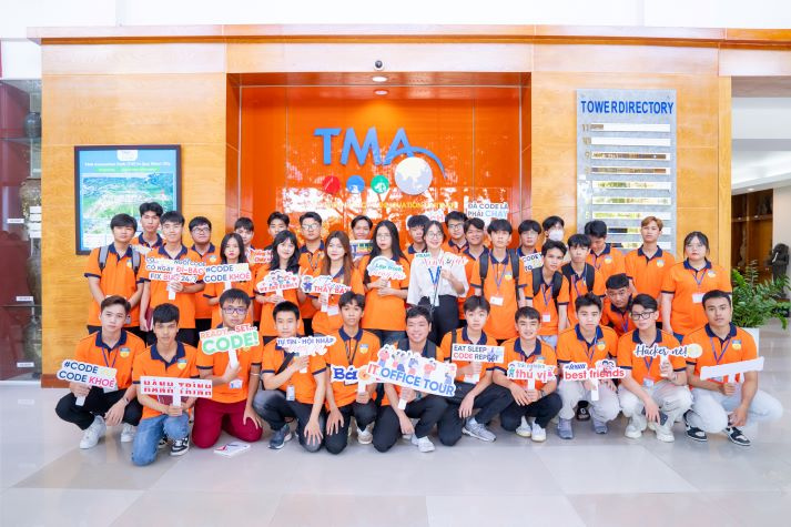 Sinh viên HUTECH sớm “bắt sóng” môi trường làm việc thực tế ngay từ năm nhất 9