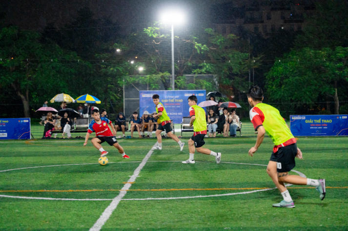 Red Sport đoạt cúp vô địch môn Bóng đá nam Giải thể thao chào đón tân sinh viên 41