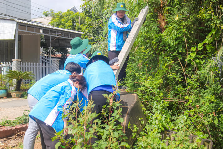 [Video] Khánh thành nhiều công trình ý nghĩa tại mặt trận Mùa hè xanh Đồng Tháp 2025 131