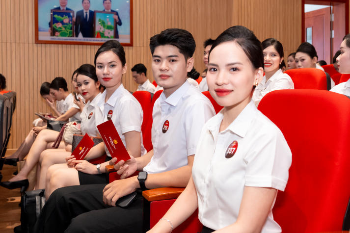 Sinh viên HUTECH thử sức cùng quy trình tuyển dụng tiếp viên hàng không ngay tại trường 44