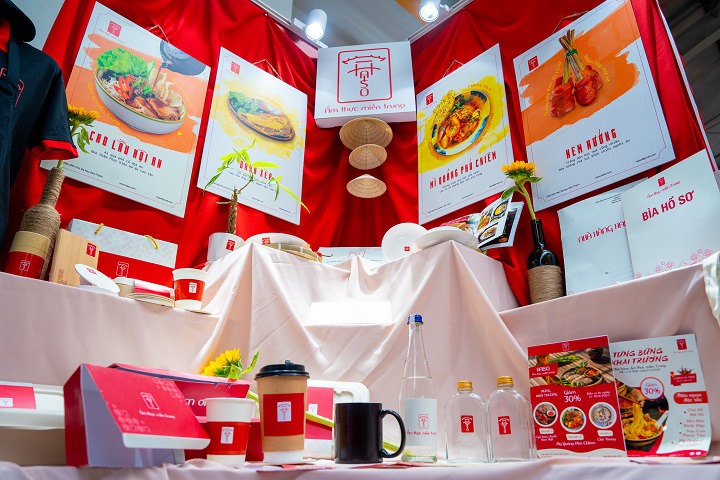 Ấn tượng với triển lãm đồ án Nhận diện thương hiệu của sinh viên ngành Thiết kế đồ họa 92