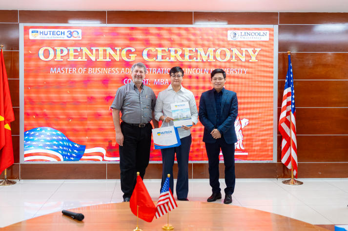 Viện Đào tạo Quốc tế tổ chức Lễ Khai giảng Chương trình Thạc sĩ Quản trị kinh doanh liên kết với ĐH Lincoln 80