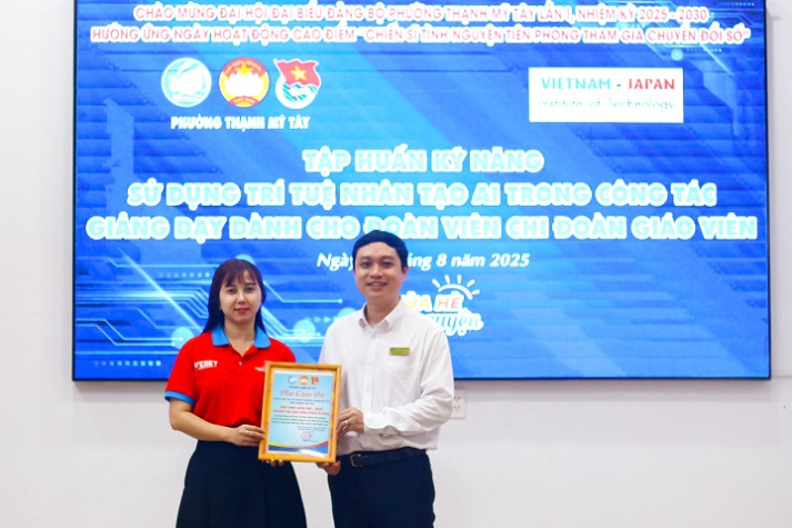 TS. Hà Minh Tuấn - Phó Viện trưởng VJIT tập huấn sử dụng AI cho Cán bộ - Giáo viên - Công nhân viên ngành Giáo dục phường Thạnh Mỹ Tây 9