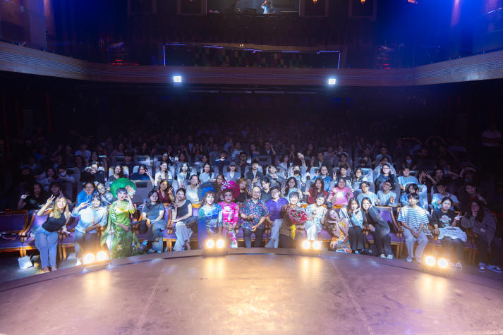 Sinh viên Truyền thông đa phương tiện học thực tế tại Sân khấu kịch Thế Giới Trẻ 64